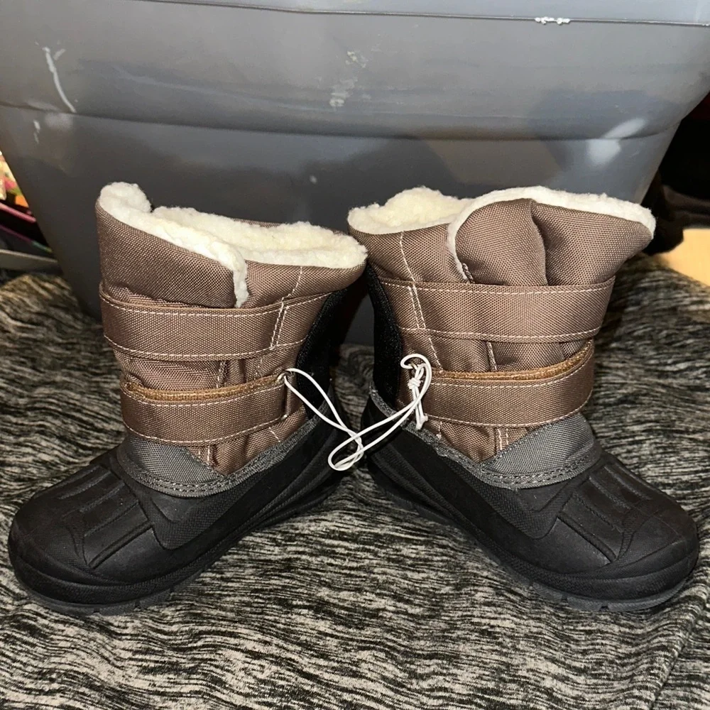 Cat & Jack Target Thermolite Lining Waterproof Black & Brown
